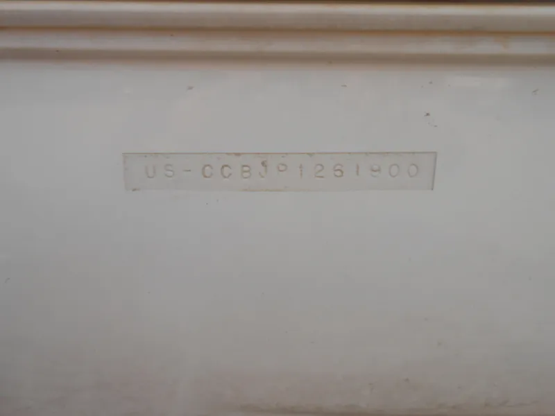 Slide: The Image of Hull identification number on 2000 Chris-Craft 200 Bowrider SS boat. - 13