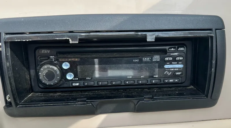 Slide: The Image of 1997 Four Winns Horizon QX boat stereo system, Eclipse model, black dashboard installation. - 17