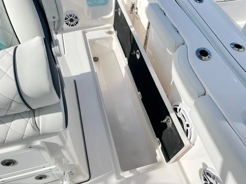 Slide: The Image of Sea Fox 288 Commander 2025 - 64