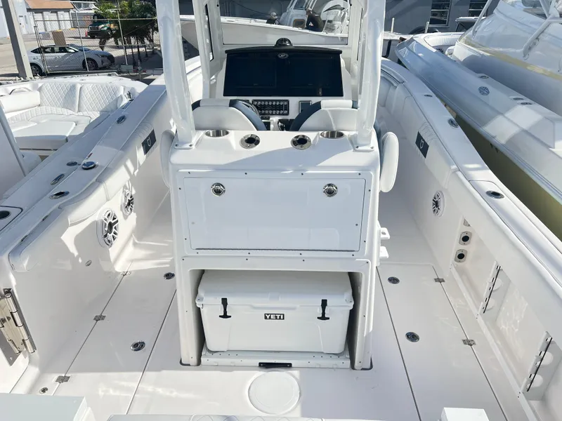 Slide: The Image of Sea Fox 288 Commander 2025 - 70