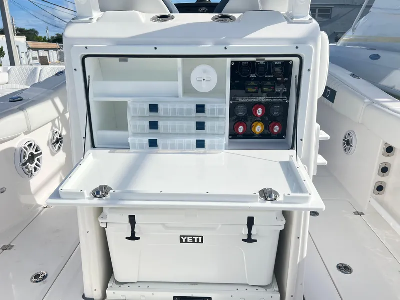 Slide: The Image of Sea Fox 288 Commander 2025 - 72