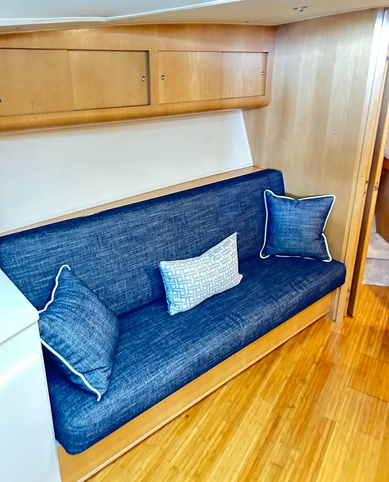 Slide: The Image of Hatteras 39 Sport Express 1996 - 58