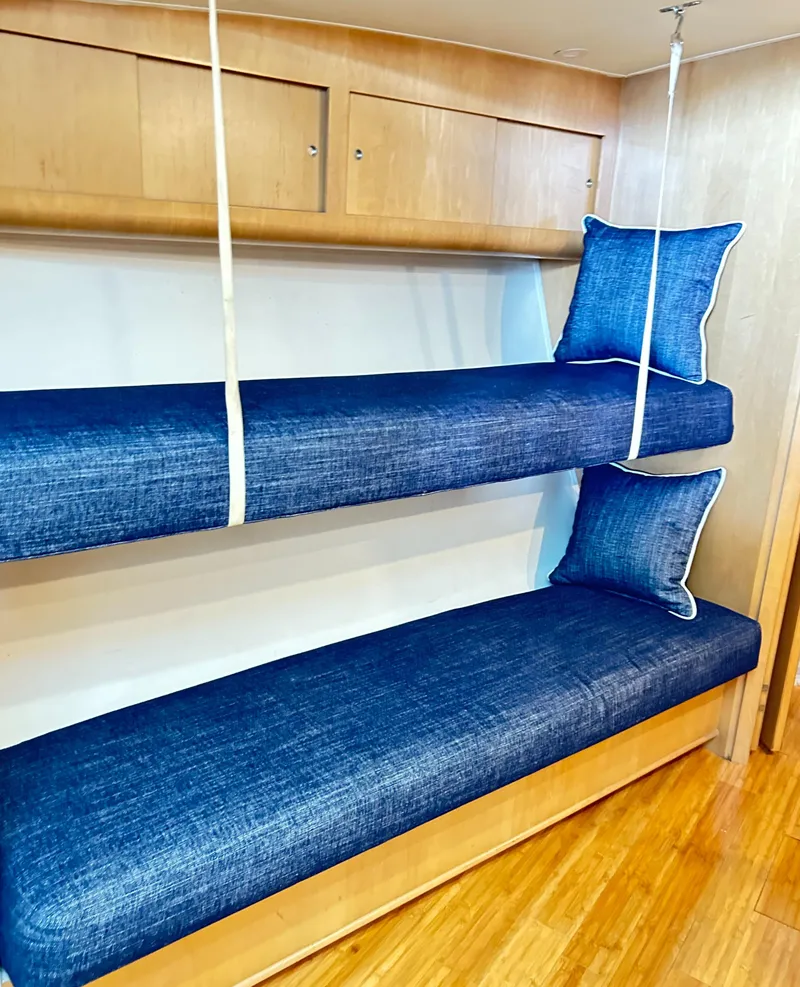 Slide: The Image of Hatteras 39 Sport Express 1996 - 59