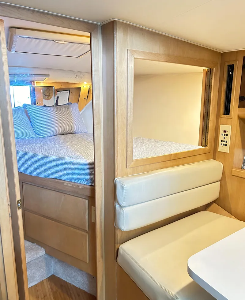 Slide: The Image of Hatteras 39 Sport Express 1996 - 63