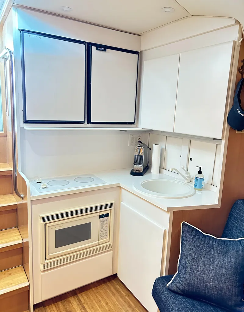 Slide: The Image of Hatteras 39 Sport Express 1996 - 69