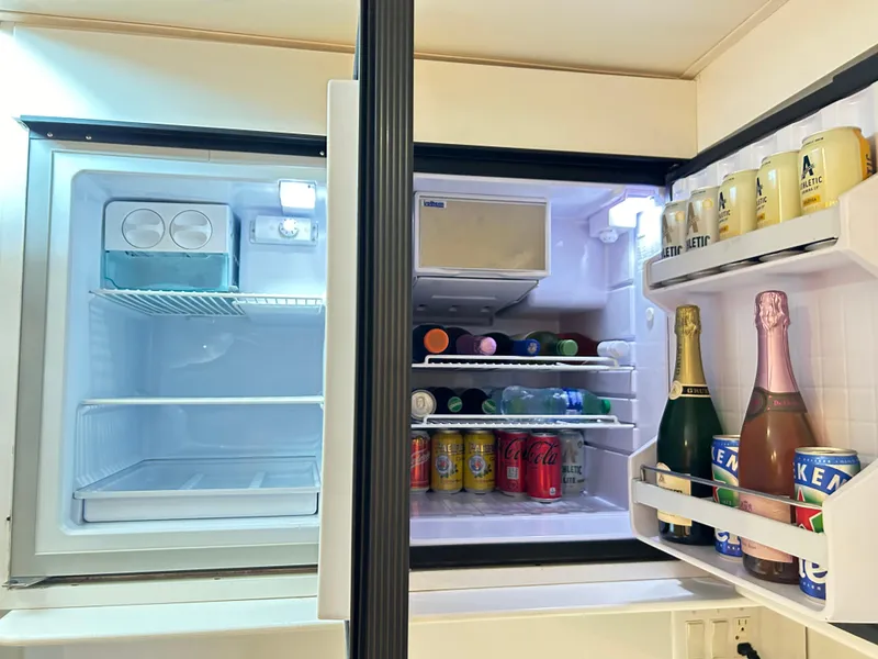 Slide: The Image of Hatteras 39 Sport Express 1996 - 70