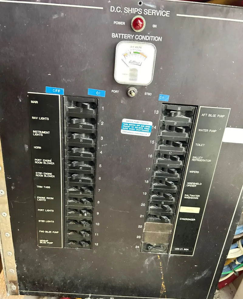 Slide: The Image of Hatteras 39 Sport Express 1996 - 86