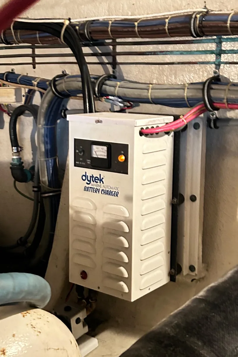 Slide: The Image of Hatteras 39 Sport Express 1996 - 88