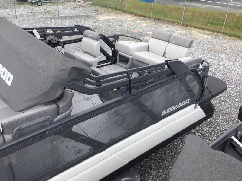 Slide: The Image of Sea-Doo SWITCH CRUISE 18 130 2024 - 11