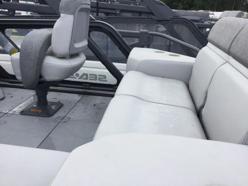 Slide: The Image of Sea-Doo SWITCH CRUISE 18 130 2024 - 7