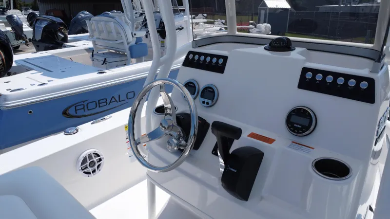 Slide: The Image of Robalo 206 Cayman 2025 - 10