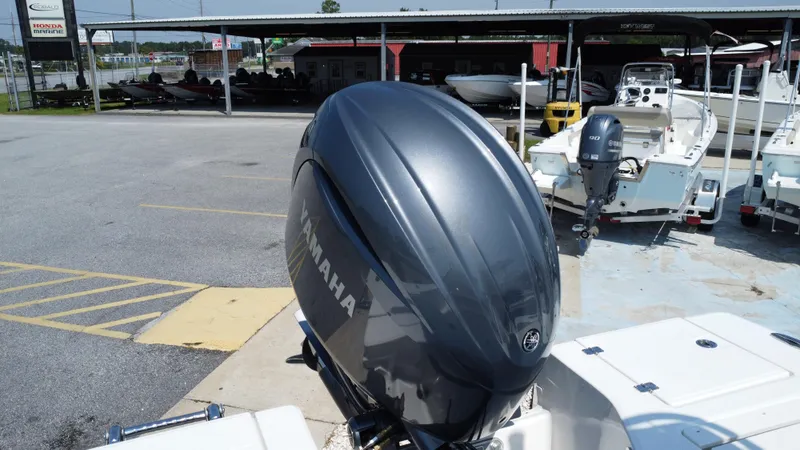 Slide: The Image of Robalo 206 Cayman 2025 - 11