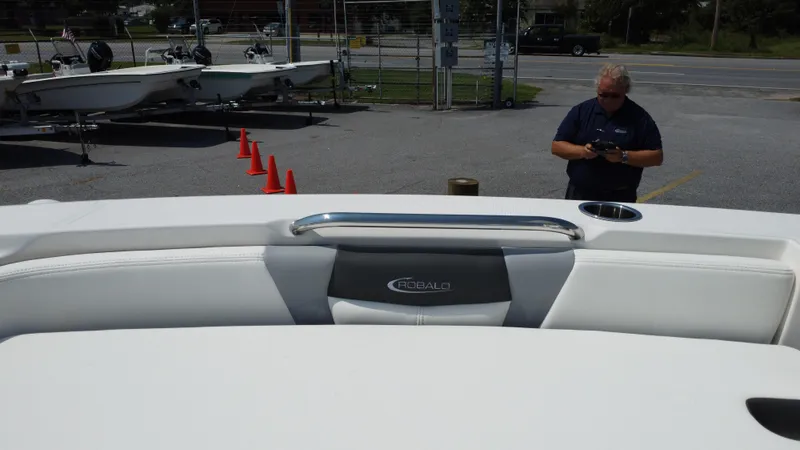 Slide: The Image of Robalo 206 Cayman 2025 - 13