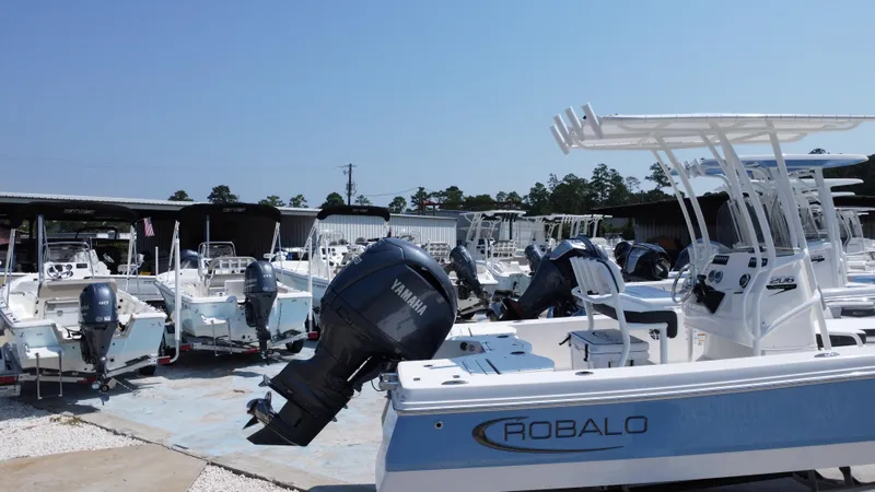 Slide: The Image of Robalo 206 Cayman 2025 - 20