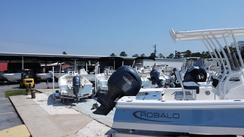 Slide: The Image of Robalo 206 Cayman 2025 - 21