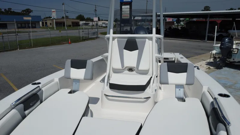 Slide: The Image of Robalo 206 Cayman 2025 - 27