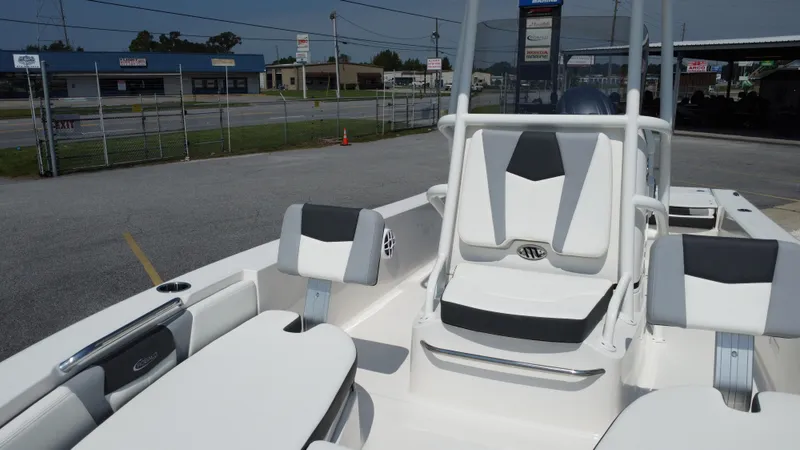 Slide: The Image of Robalo 206 Cayman 2025 - 28