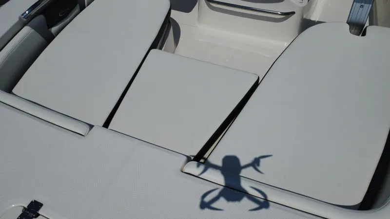 Slide: The Image of Robalo 206 Cayman 2025 - 29