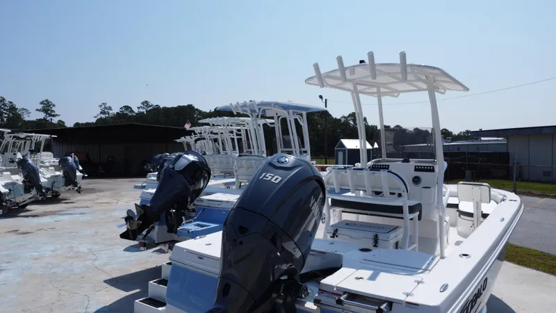 Slide: The Image of Robalo 206 Cayman 2025 - 3