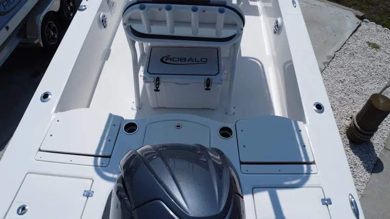 Slide: The Image of Robalo 206 Cayman 2025 - 33