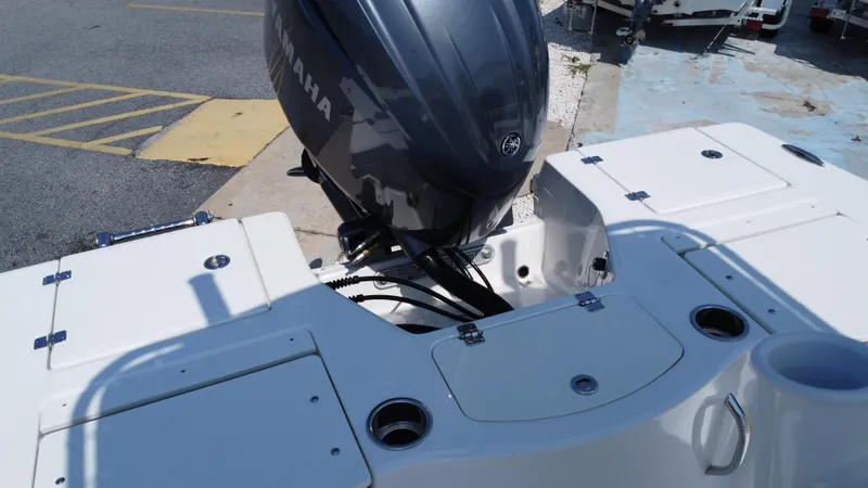 Slide: The Image of Robalo 206 Cayman 2025 - 36