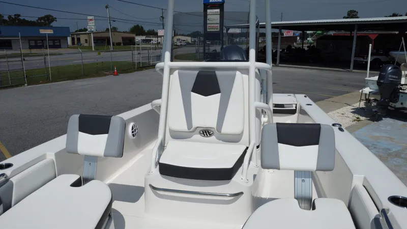 Slide: The Image of Robalo 206 Cayman 2025 - 7