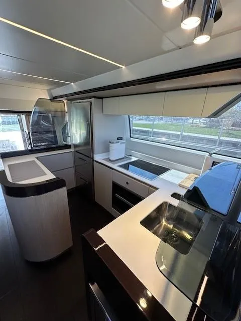 Slide: The Image of Azimut 66 2020 - 21