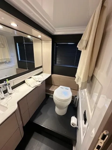 Slide: The Image of Azimut 66 2020 - 30