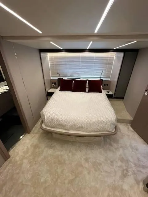 Slide: The Image of Azimut 66 2020 - 37