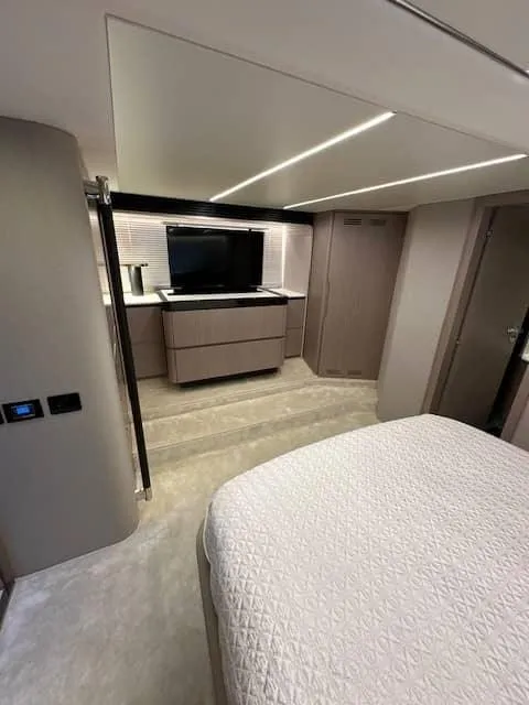 Slide: The Image of Azimut 66 2020 - 40