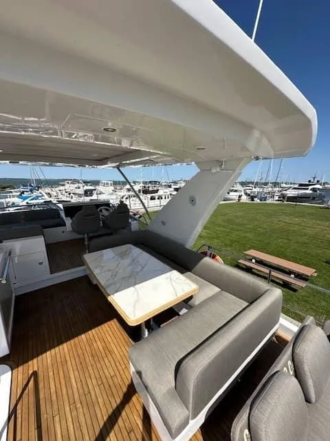 Slide: The Image of Azimut 66 2020 - 64