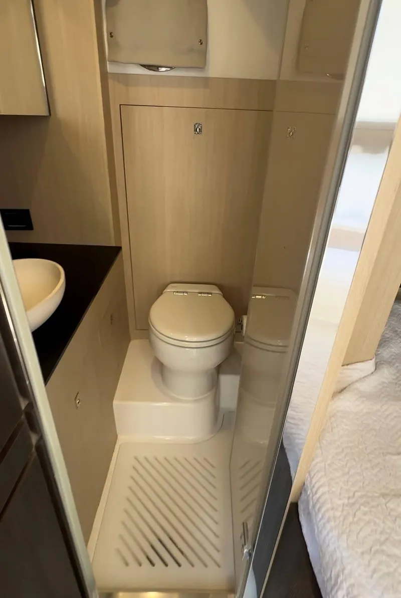 Slide: The Image of Azimut 66 2020 - 72