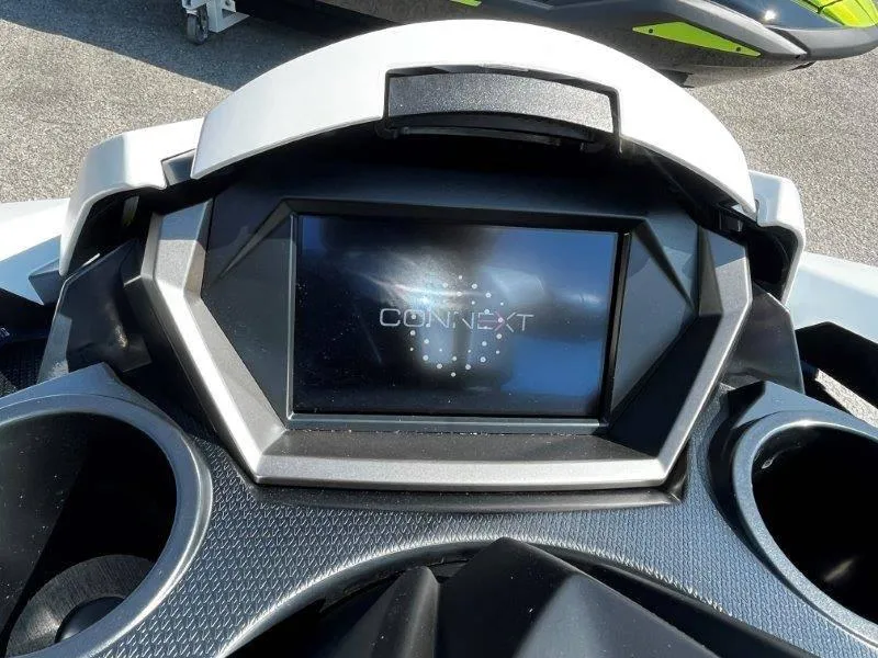 Slide: The Image of Yamaha Waverunner FX Cruiser SVHO with Audio System 2024 - 10