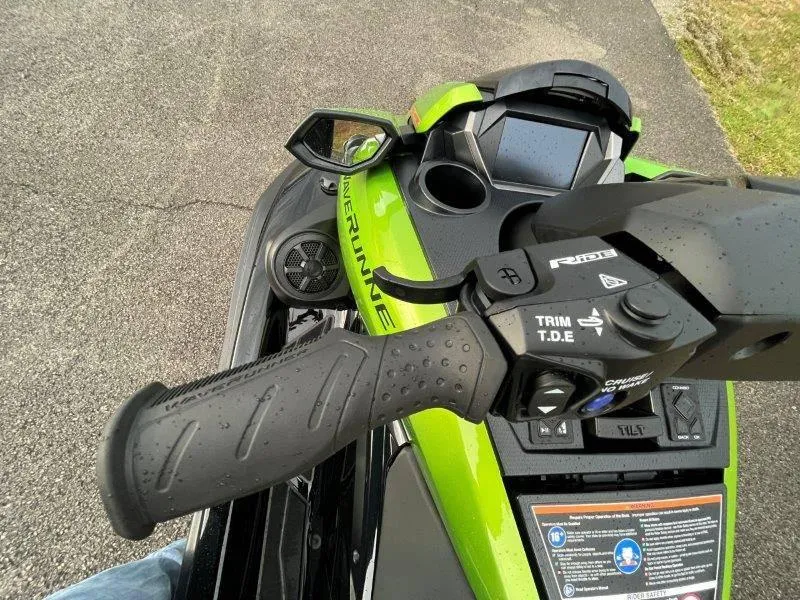 Slide: The Image of 2024 Yamaha Waverunner FX Cruiser SVHO handlebar and controls, featuring audio system. - 32