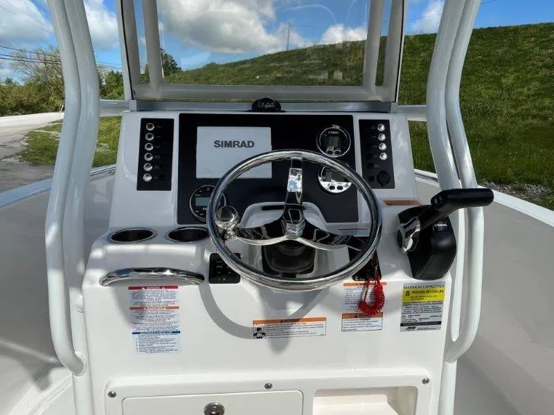 Slide: The Image of Robalo R180 2024 - 50