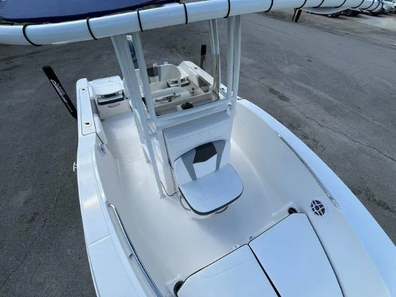 Slide: The Image of Robalo R180 2024 - 58