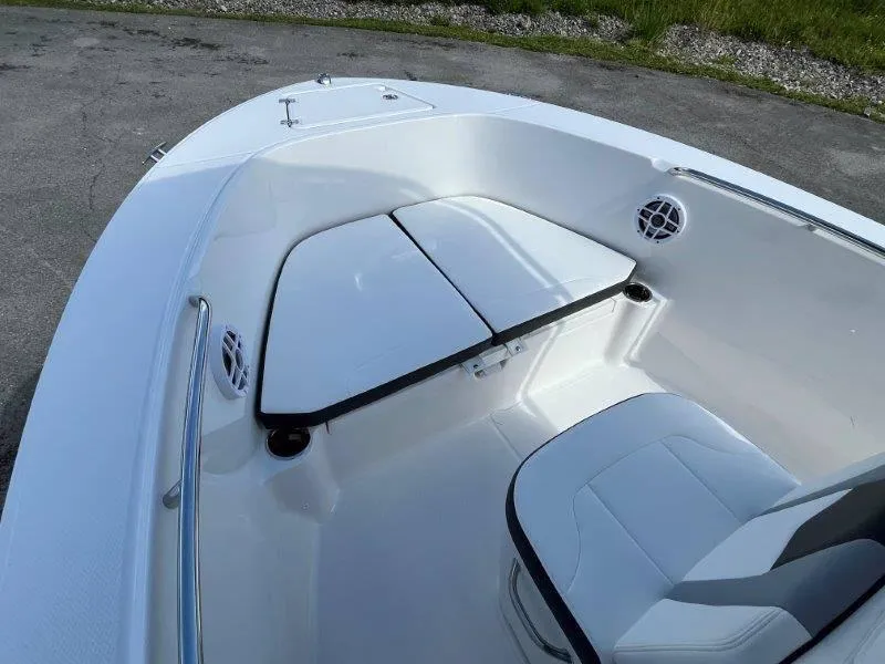 Slide: The Image of Robalo R180 2024 - 59