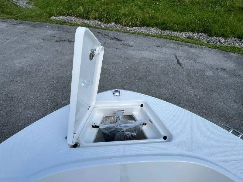 Slide: The Image of Robalo R180 2024 - 61