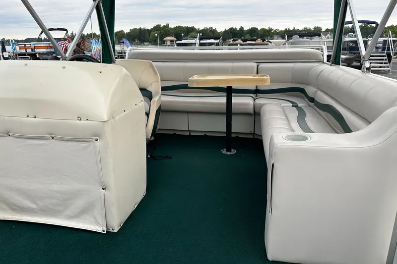 Slide: The Image of 2001 Sea Hunt 20 boat interior with white seating and green carpet. - 12