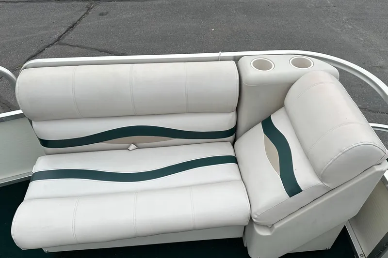 Slide: The Image of White and green boat seating on a 2001 Sea Hunt 20 model. - 8