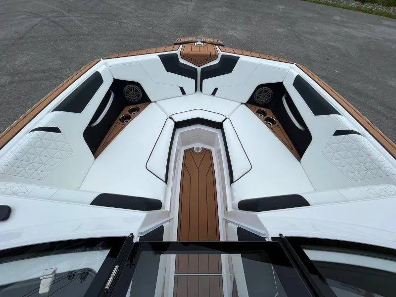 Slide: The Image of Nautique GS22 2024 - 17