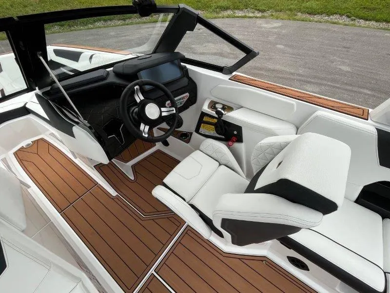 Slide: The Image of Nautique GS22 2024 - 18