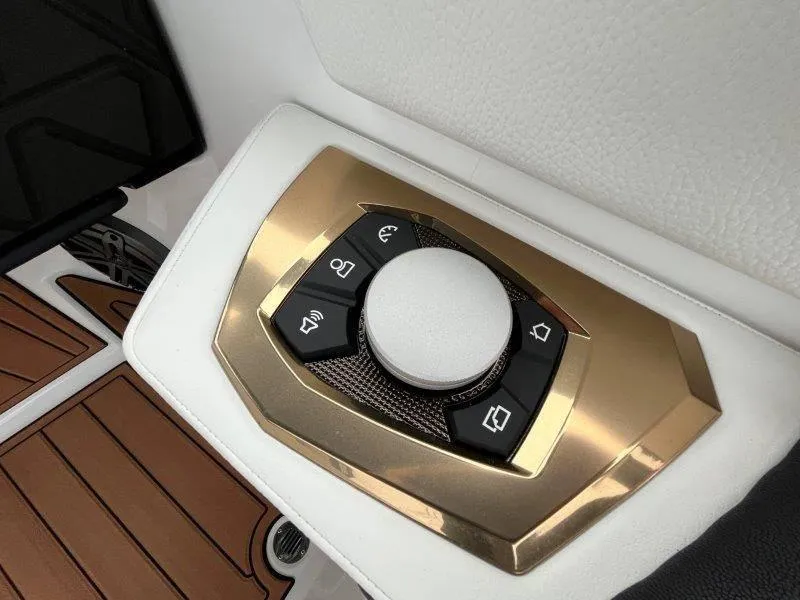 Slide: The Image of Nautique GS22 2024 - 25