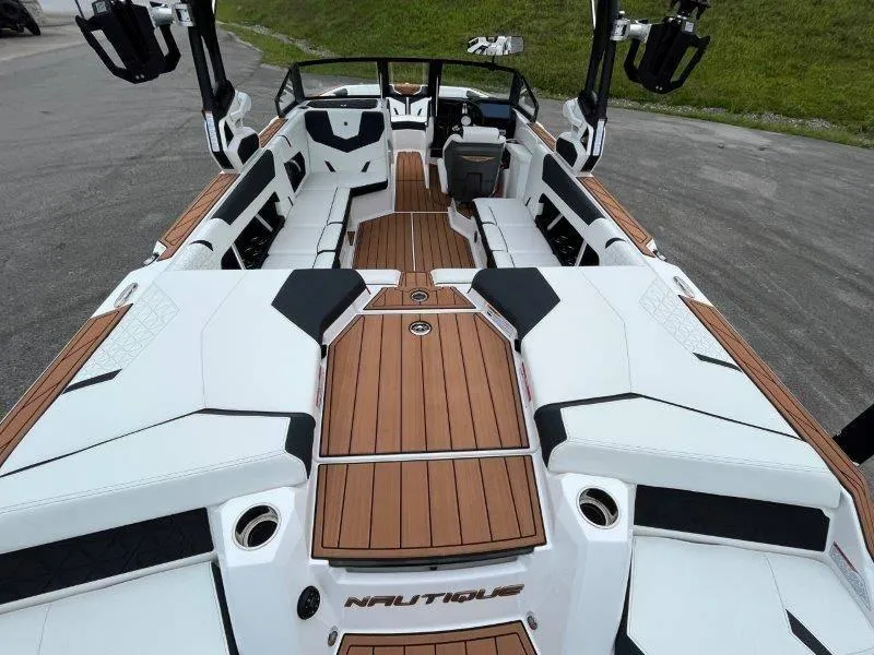 Slide: The Image of Nautique GS22 2024 - 32