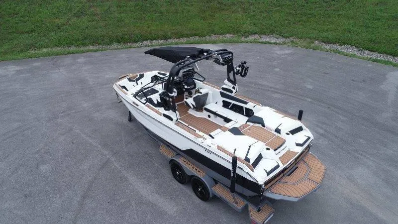Slide: The Image of Nautique GS22 2024 - 8