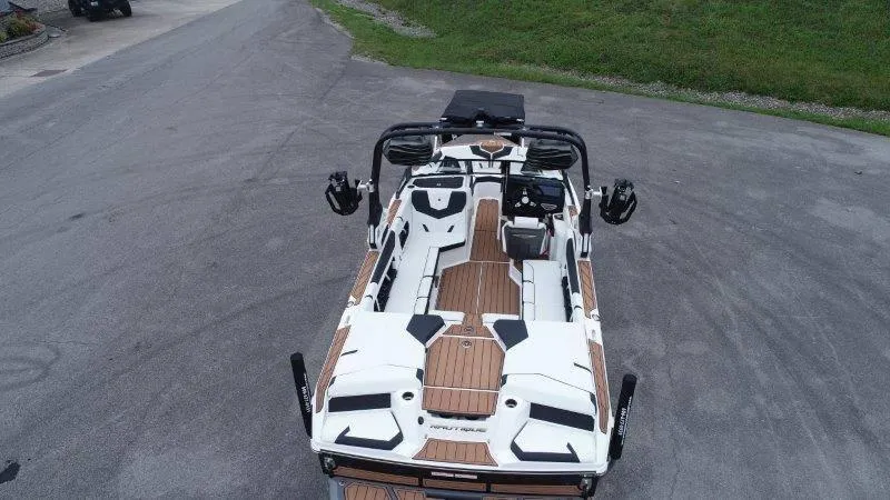 Slide: The Image of Nautique GS22 2024 - 9