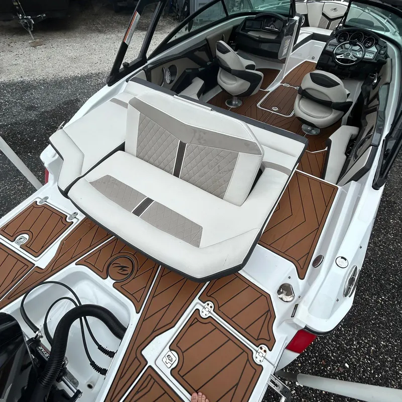 Slide: The Image of 2021 Monterey 215 Super Sport boat interior with stylish seating and wood-patterned flooring. - 3