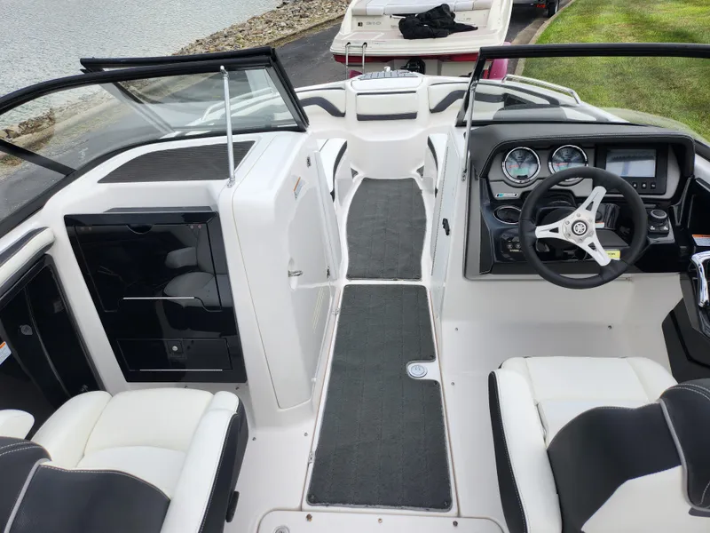 Slide: The Image of Yamaha 242 Limited S 2016 - 12