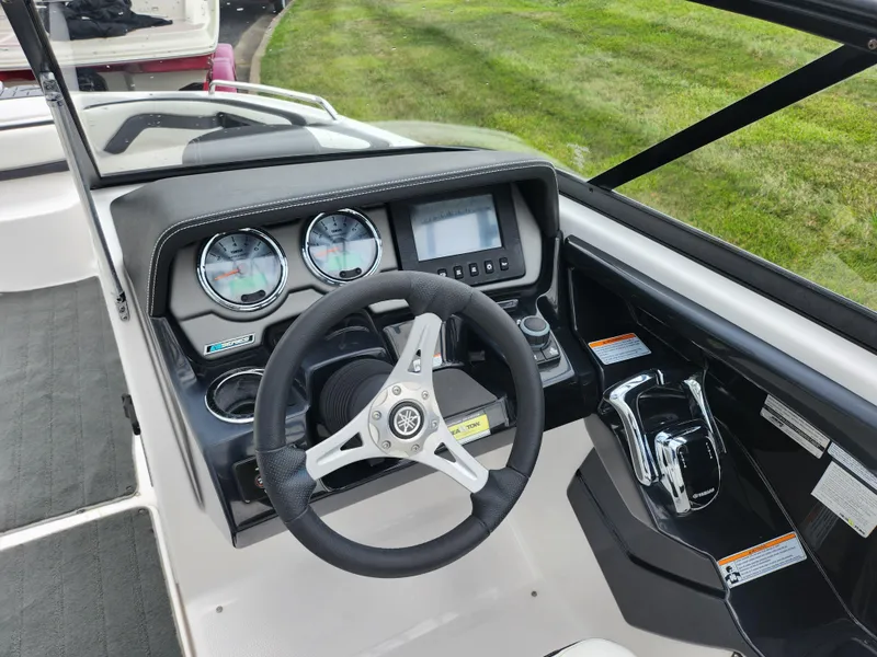 Slide: The Image of Yamaha 242 Limited S 2016 - 13