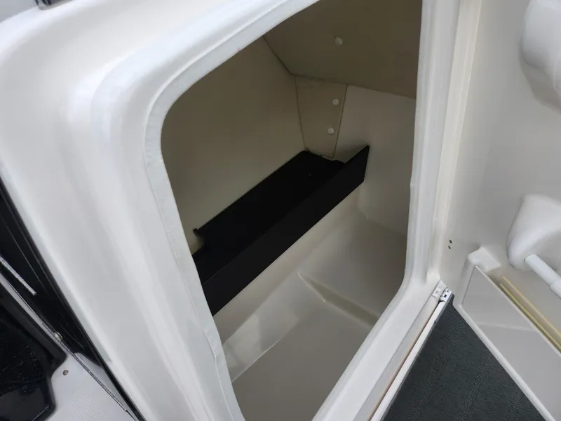 Slide: The Image of Yamaha 242 Limited S 2016 - 15